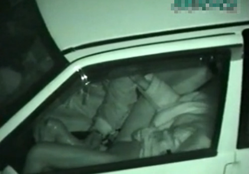 【 隠撮動画 】素人カップルが車内で超巨大ディルドでおまんこを弄ってるカーセックスを赤外線カメラで隠し撮りｗｗｗ