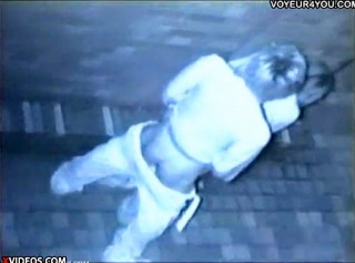 【 盗撮動画 】深夜の繁華街で酔ったカップルの野外ＳＥＸを赤外線盗撮した本物映像！！！