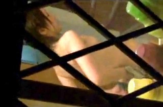 【 盗撮動画 】民家の脱衣所にある窓から風呂上りの巨乳お姉さんを盗撮したリアル映像！！！