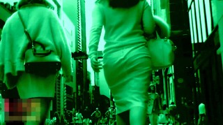 【 盗撮動画 】街歩くタイトスカートなセレブ美熟女を赤外線カメラでパンツ透視盗撮したったｗｗｗｗｗ