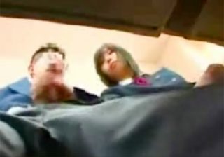 【 盗撮動画 】可愛い美少女JKが授業中に周りにバレない様に男子生徒のチンポを手コキご奉仕してる件ｗｗｗ
