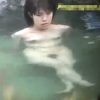 【 盗撮動画 】山奥の露天風呂で色白の可愛いJKの綺麗な貧乳おっぱいから目が離せないｗｗｗ