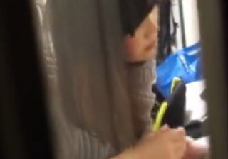 【 盗撮動画 】女子大生の彼女が彼氏のチンポをフェラチオしてる様子を窓の外から隠し撮りｗｗｗ