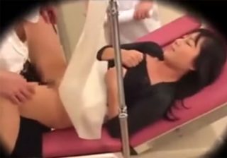 【 盗撮動画 】産婦人科で素人女性が悪徳医師からセクハラ診察…分娩台でバイブやチンポをぶち込まれるｗｗｗ