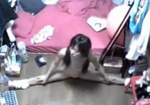 【 隠撮動画 】妹の部屋を兄貴が隠しカメラで撮影した映像流出…全裸ストレッチや絶頂オナニーｗｗｗ