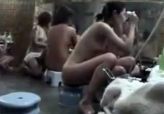 【風呂盗撮動画】修学旅行でクラスメイトが脱衣所や大浴場を撮影…現役JKの下着姿や裸に興奮ｗｗｗ
