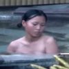 【露天風呂盗撮動画】スク水の日焼け跡が残るJKの入浴を覗く…成長中の巨乳おっぱいに釘付けｗｗｗ