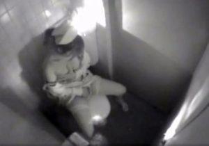 【ナース隠撮動画】院内女子トイレで美人看護師のオナニータイムを隠し小型カメラが捉えたｗｗｗ