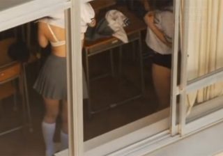 【JK学校盗撮動画】教室で制服からブルマに着替える様子が窓から丸見えだったので隠し撮りｗｗｗ