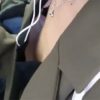 【素人胸チラ隠撮動画】電車の中でスマホ操作に気を取られ無防備なお姉さんが貧乳乳首を撮影されるｗｗｗ