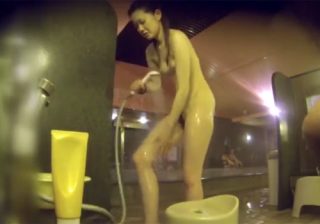 【洗い場盗撮動画】シャンプーの後ろ側に隠しカメラ設置…スレンダーで可愛い女子大生の全裸を撮影ｗｗｗ